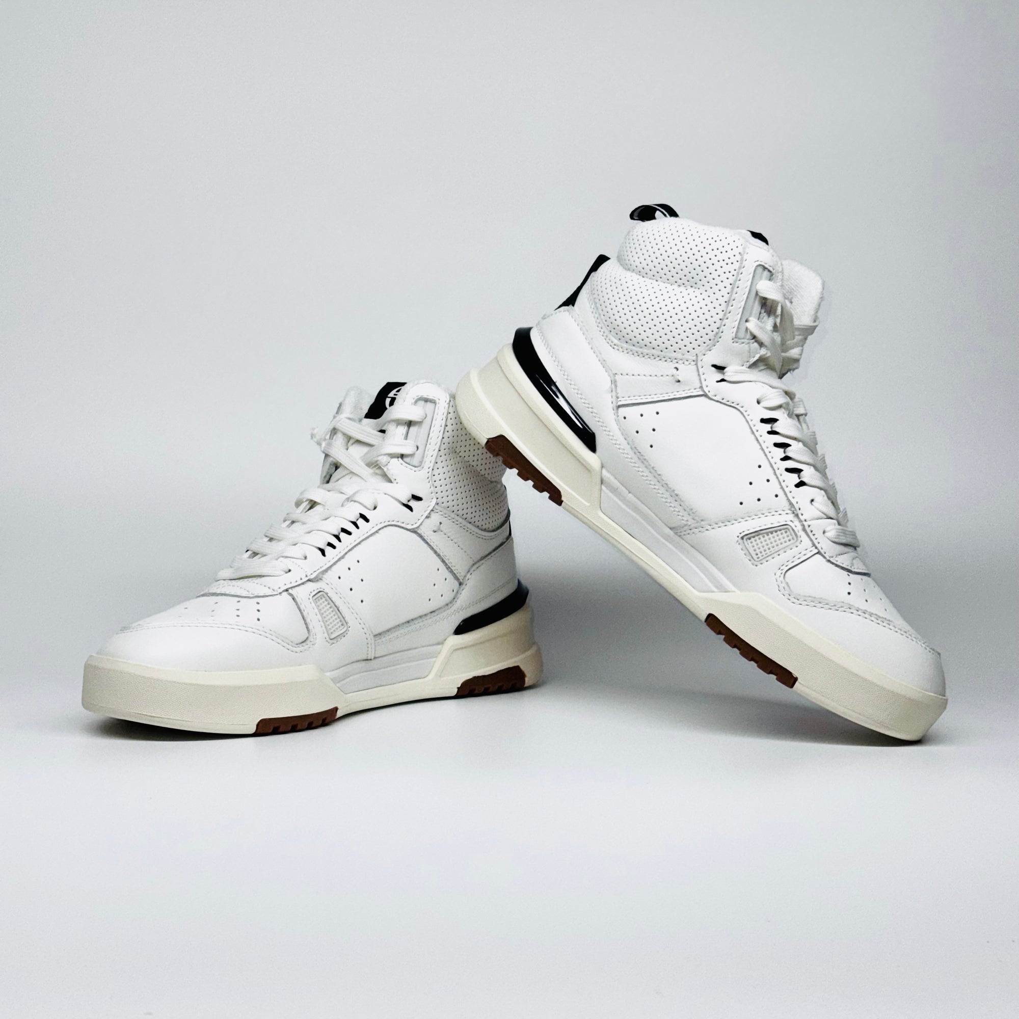 Чоловічі кросівки Sergio Tacchini BB Court Hi - білого кольору з сірими акцентами, високий силует, європейський бренд.