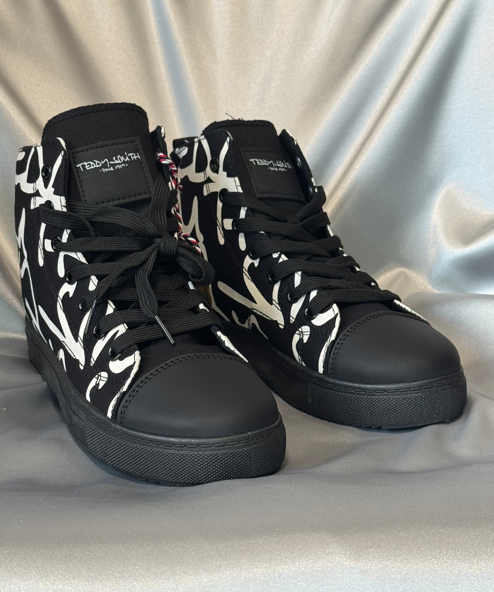 Чоловічі черевики Teddy Smith Men Ankle Boots Negro чорні, доповнений білим графічним принтом, європейський бренд.