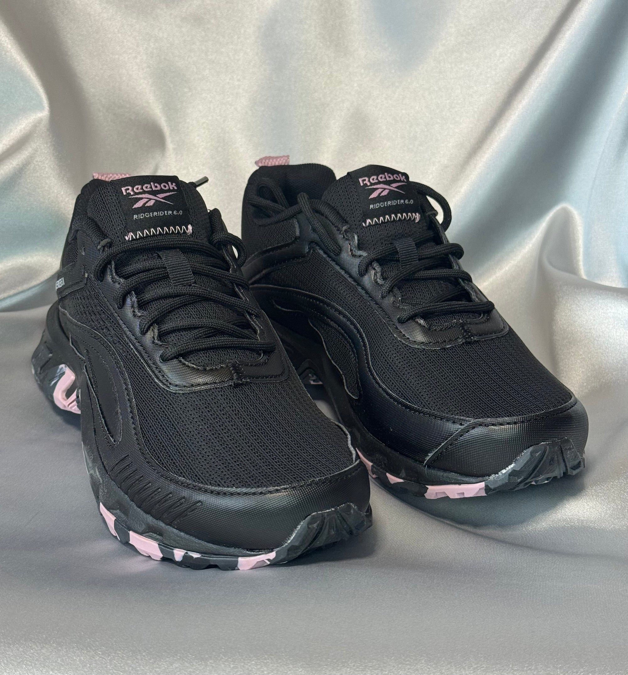 Жіночі кросівки Reebok Ridgerider 6.0 чорні з фіолетовими вставками, європейський бренд.