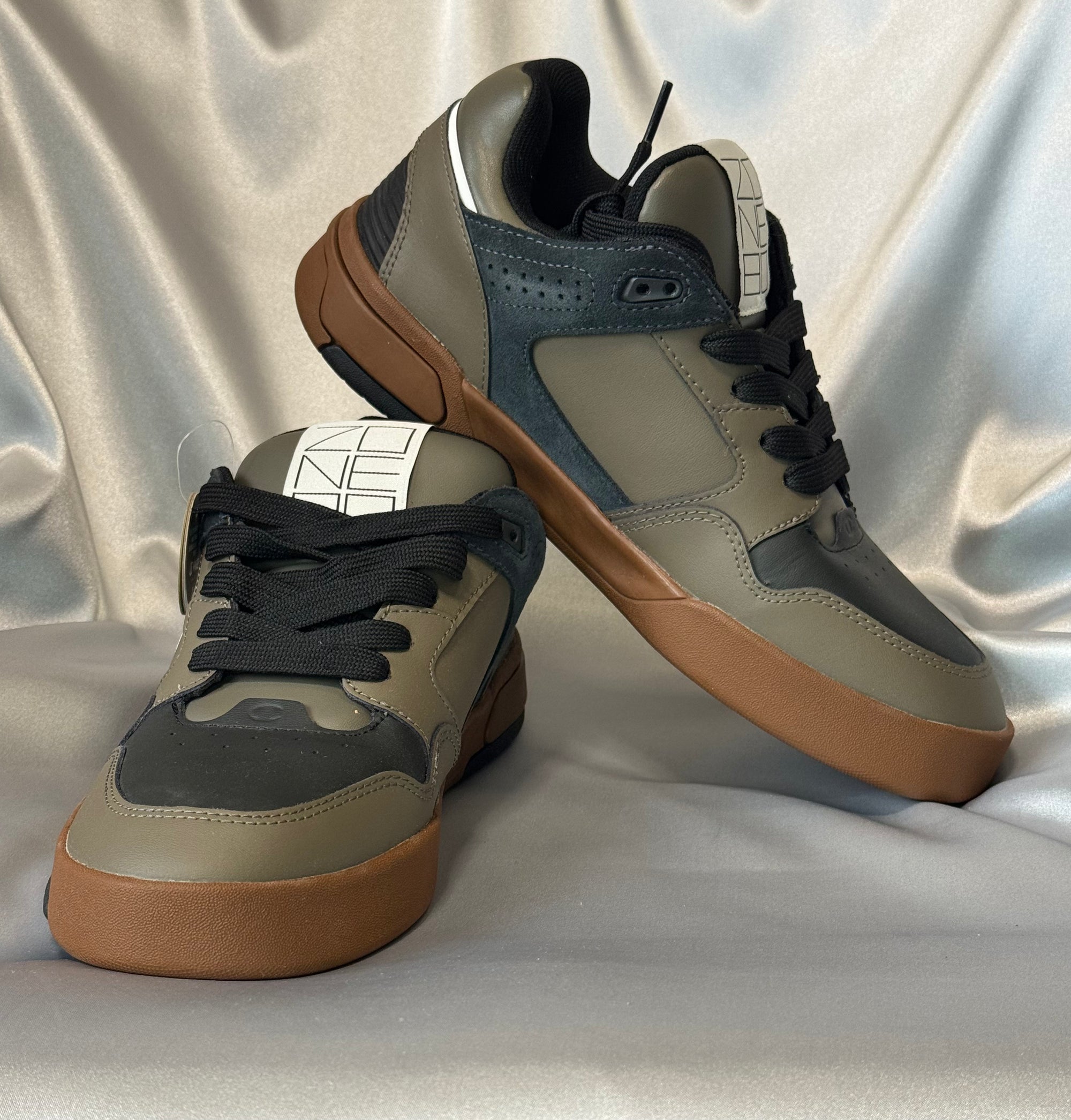 Чоловічі кросівки Champion Z80 SKATE Low Cut Sh хакі з чорними вставками, європейський бренд.