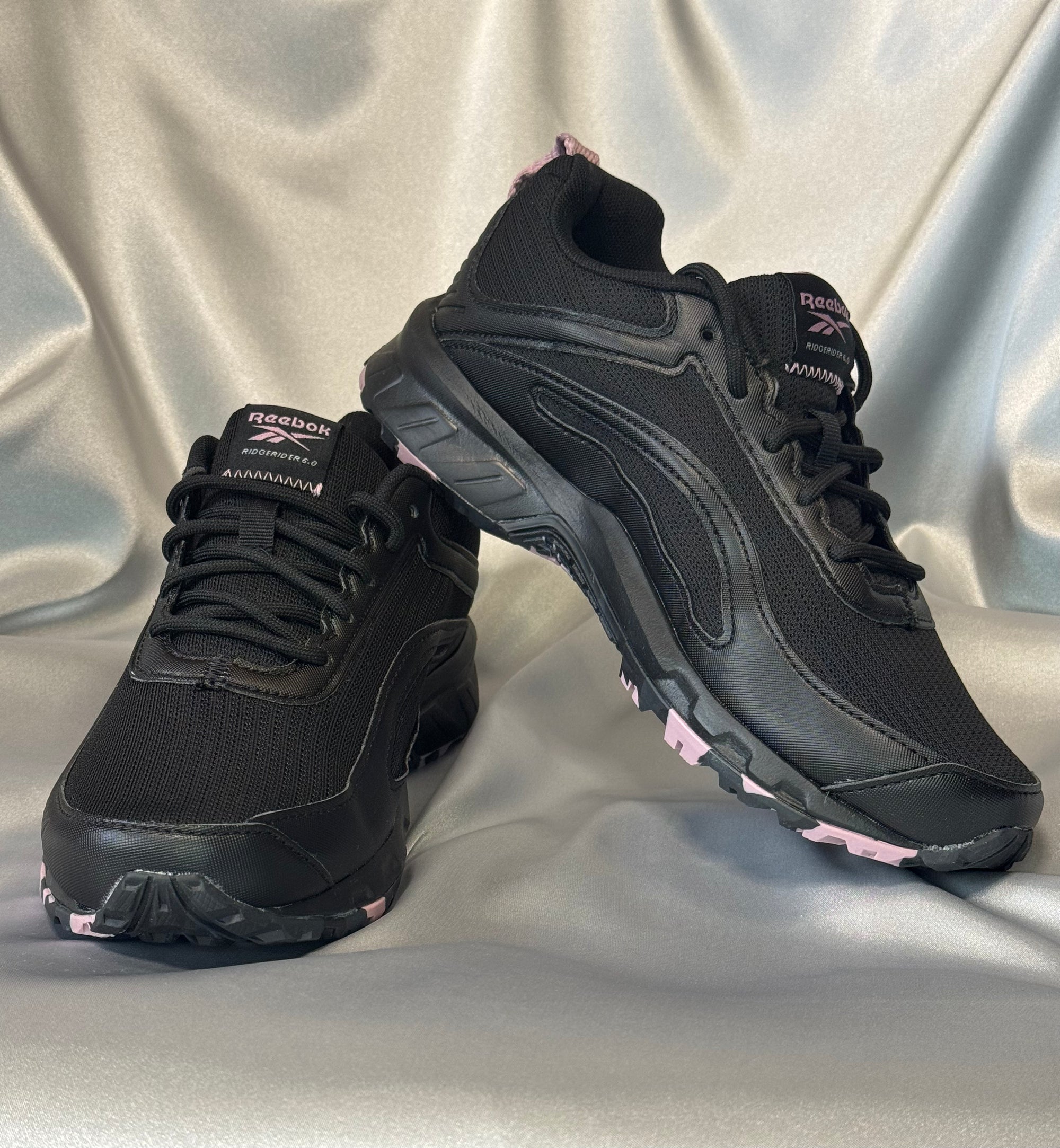 Жіночі кросівки Reebok Ridgerider 6.0 чорні з фіолетовими вставками, європейський бренд.