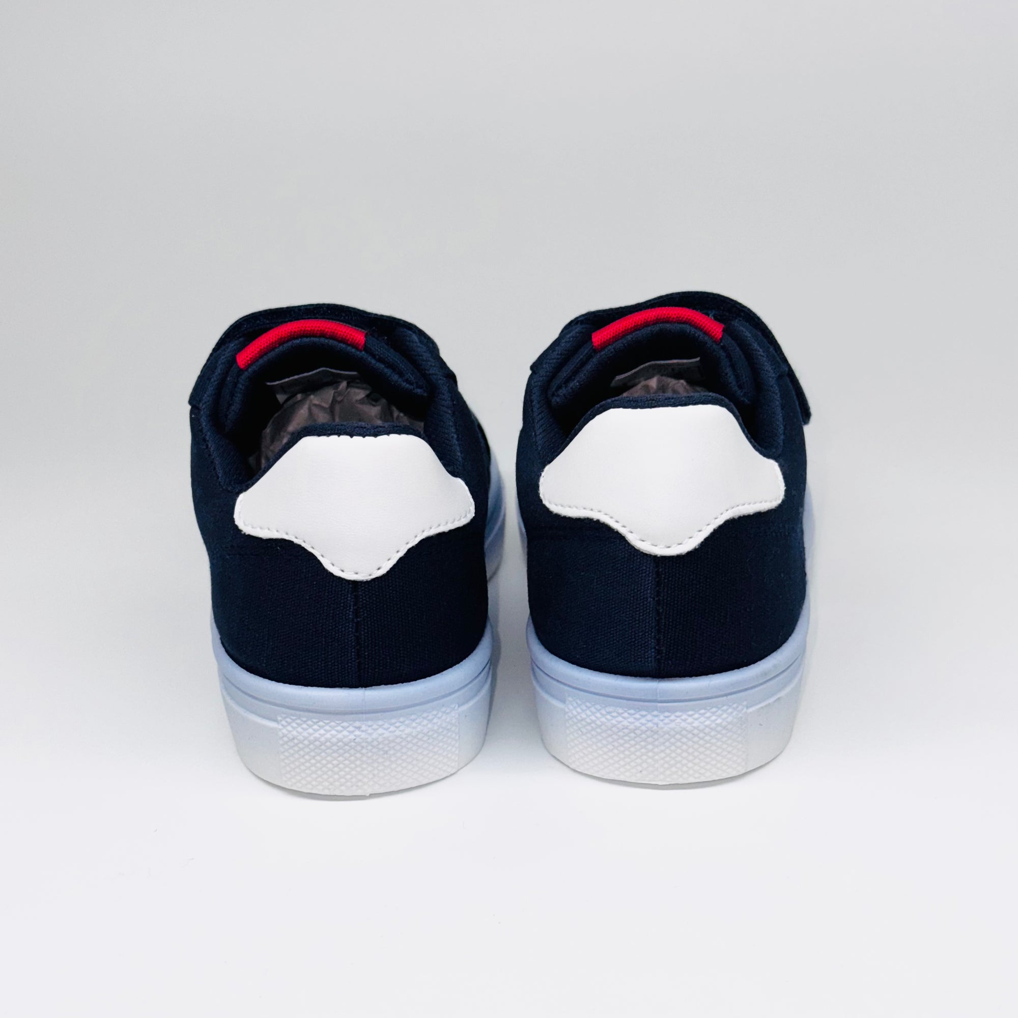 Дитячі кросівки Aspern Polo 80 Marla Kids, вигляд ззаду на білу вставку та п'яту.
