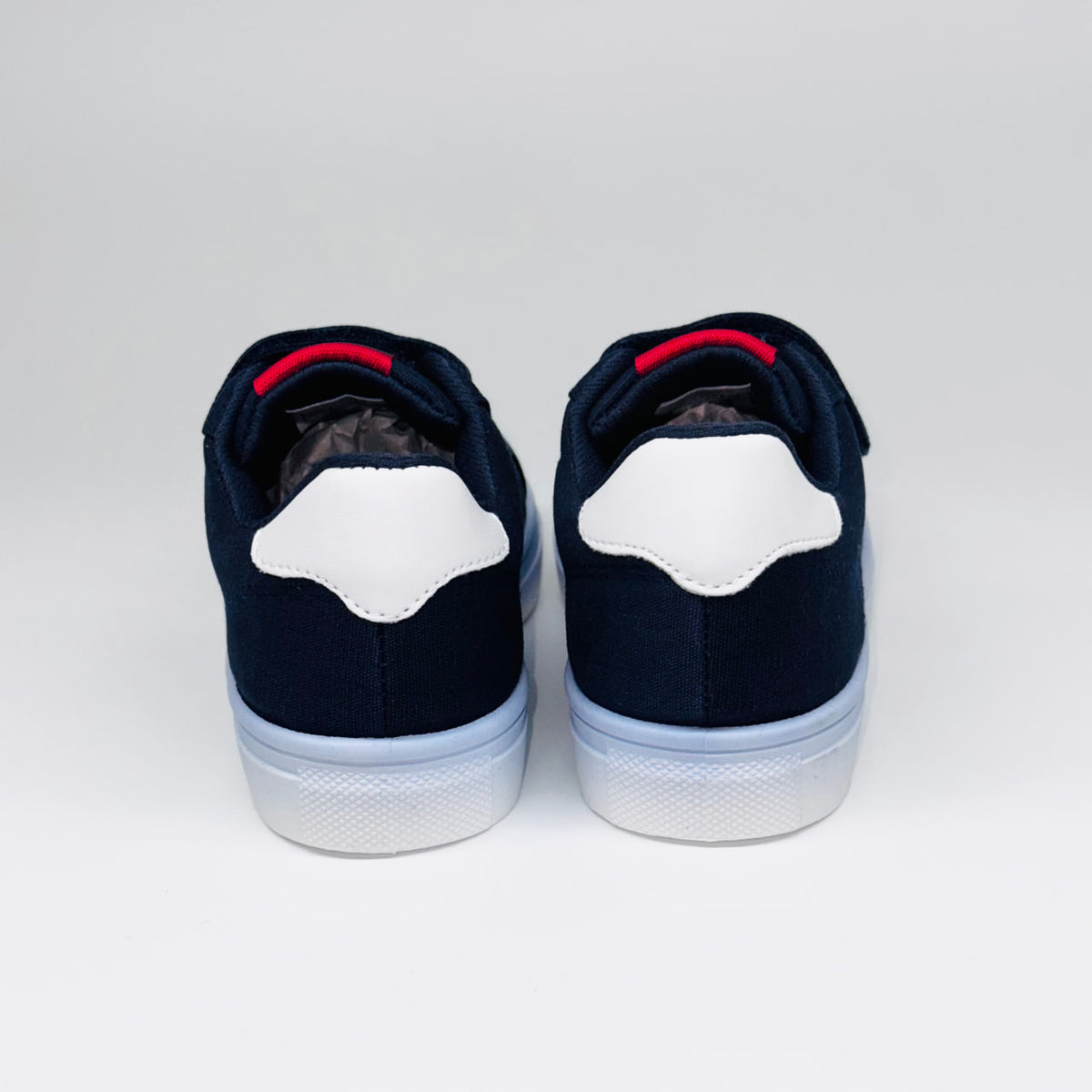 Дитячі кросівки Aspern Polo 80 Marla Kids, вигляд ззаду на білу вставку та п'яту.