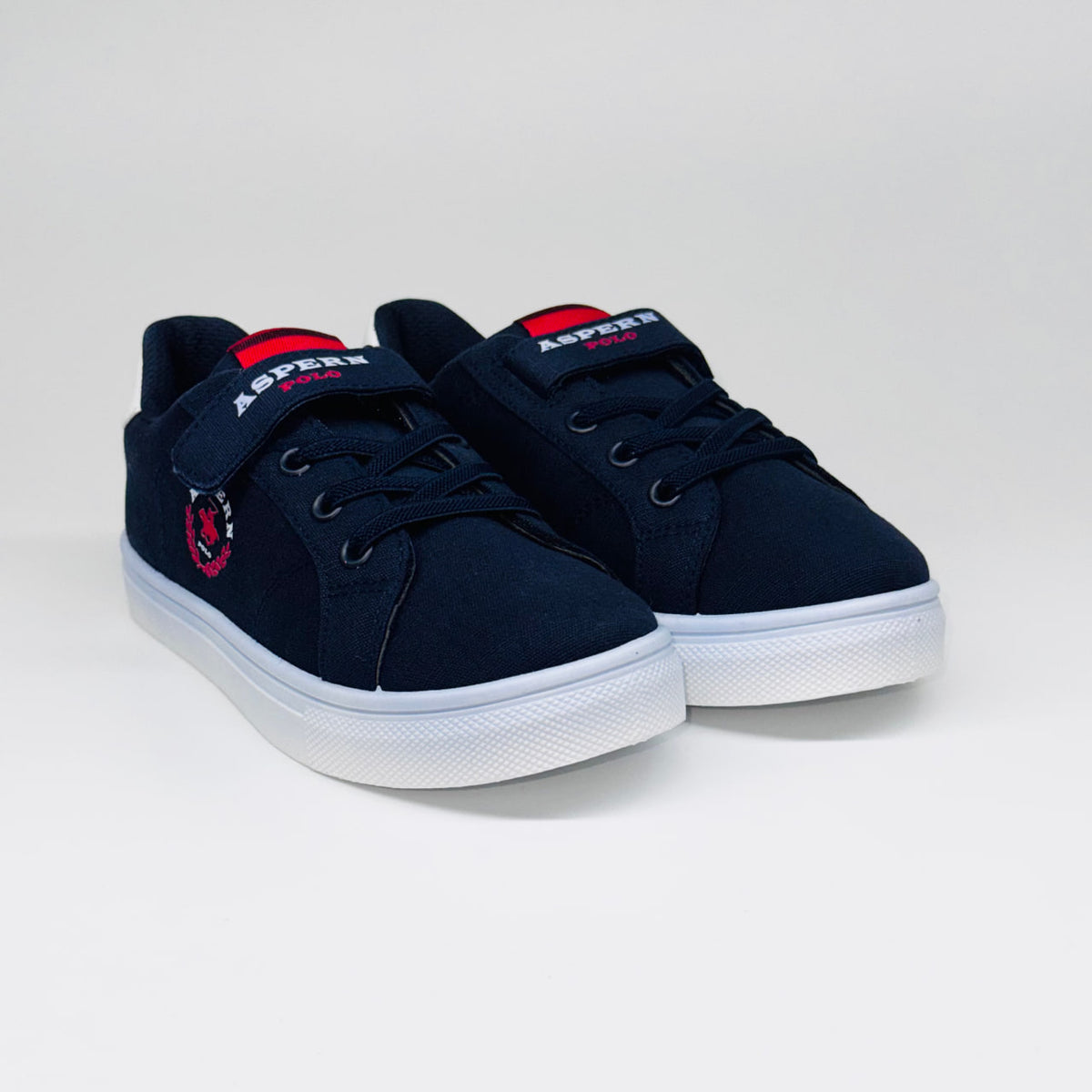 Дитячі кросівки Aspern Polo 80 Marla Kids, пара повсякденних кедів на липучці.