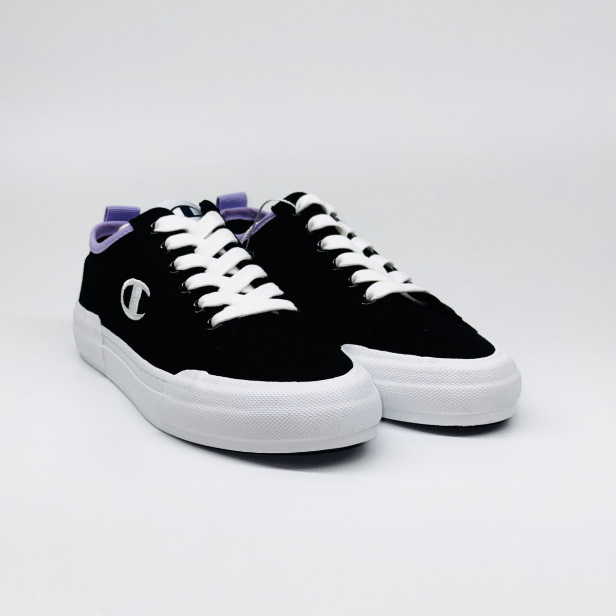 Жіночі кеди Champion Low Cut Shoe Revoli Nbk, пара стильного повсякденного взуття на шнурівці.