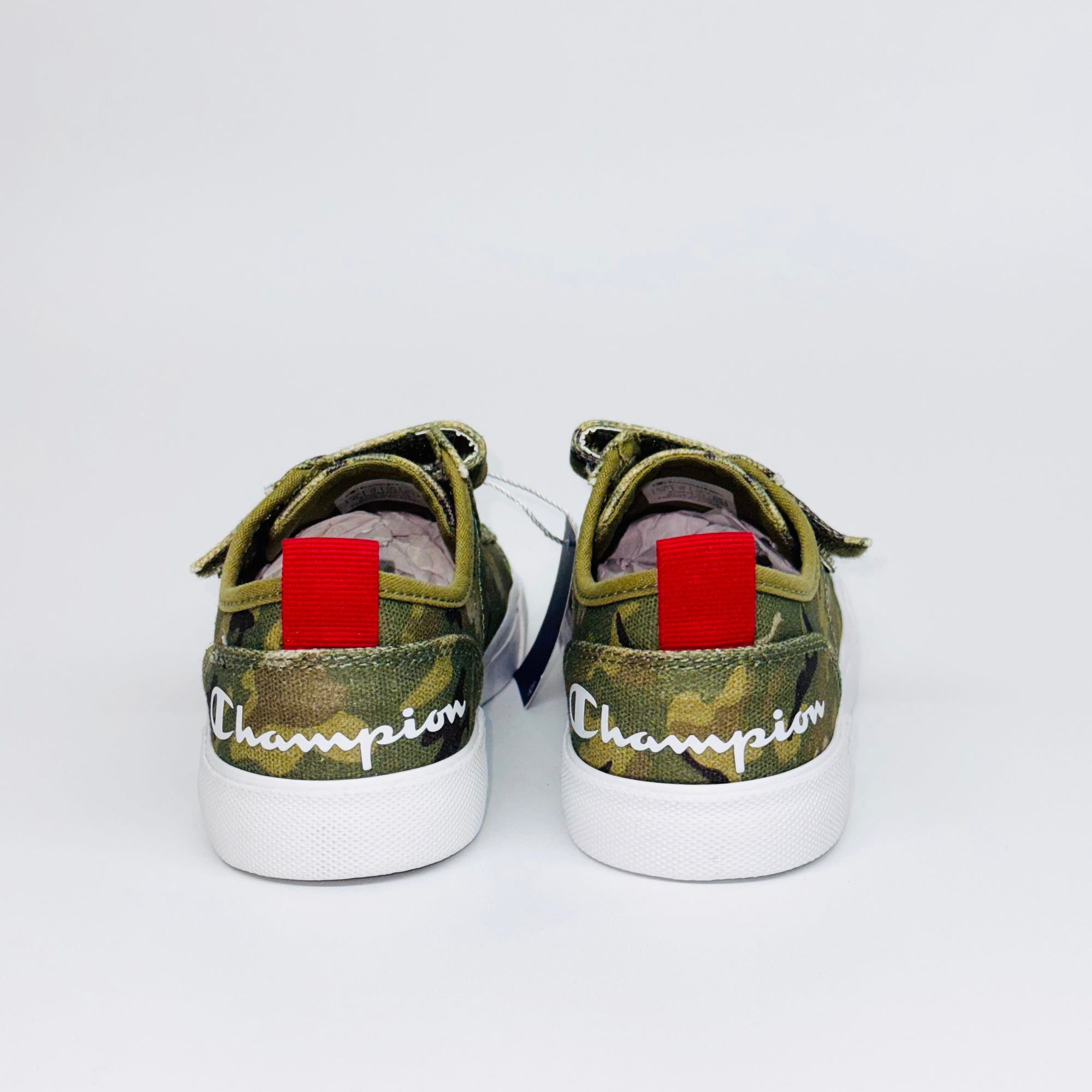 Дитячі кеди Champion Revoli Low B Ps Myg Camo, вигляд ззаду на червону петельку та напис бренду.