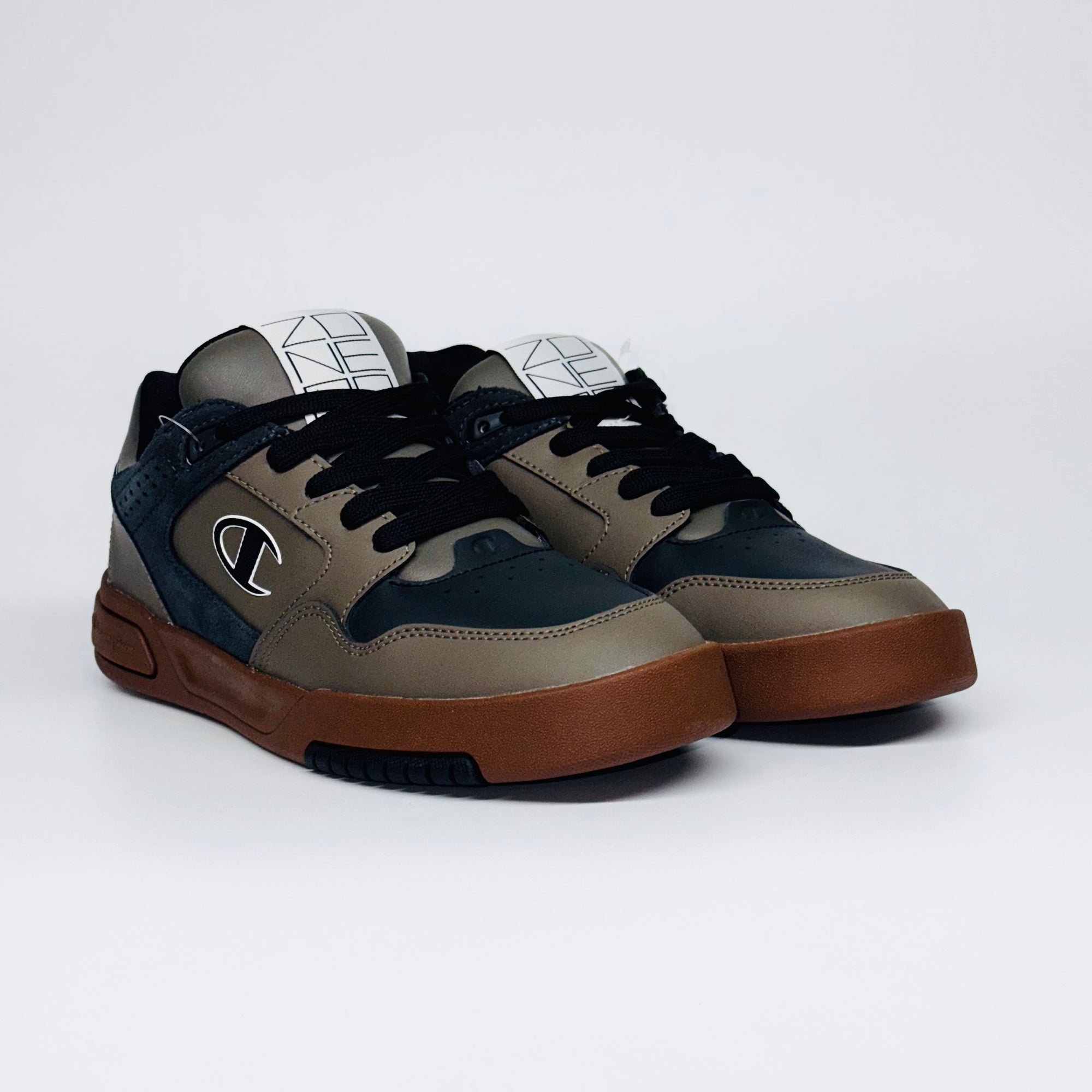 Чоловічі кеди Champion Z80 SKATE Low Cut Sh, пара масивних кросівок колір хакі та чорний.
