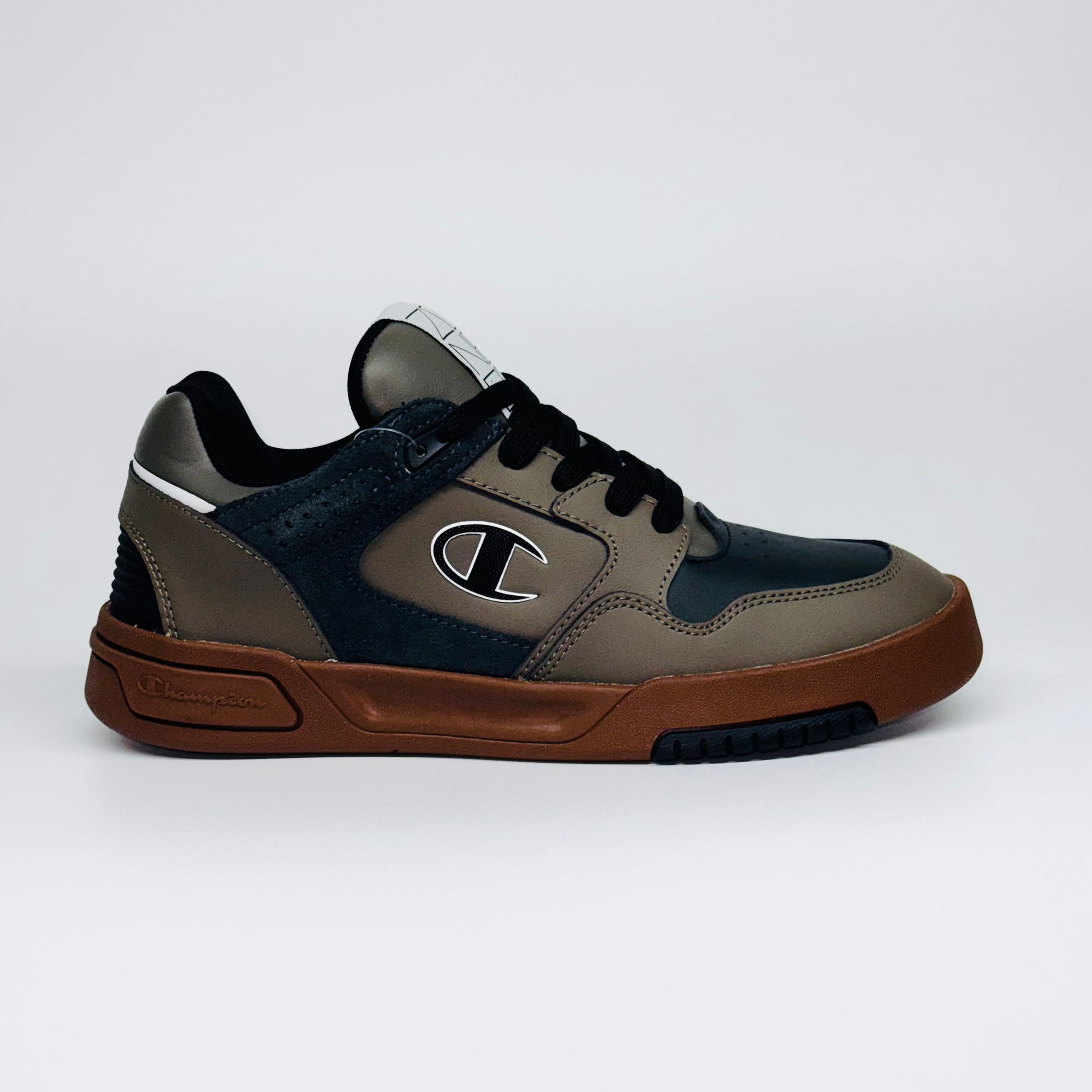 Чоловічі кеди Champion Z80 SKATE Low Cut Sh хакі, скейтерські кросівки вид збоку.