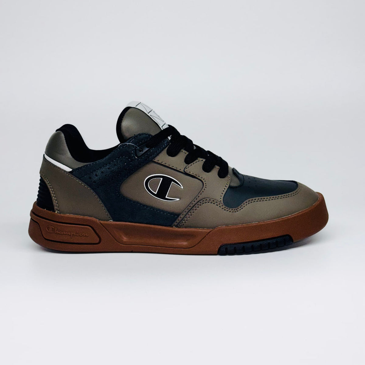 Чоловічі кеди Champion Z80 SKATE Low Cut Sh хакі, скейтерські кросівки вид збоку.