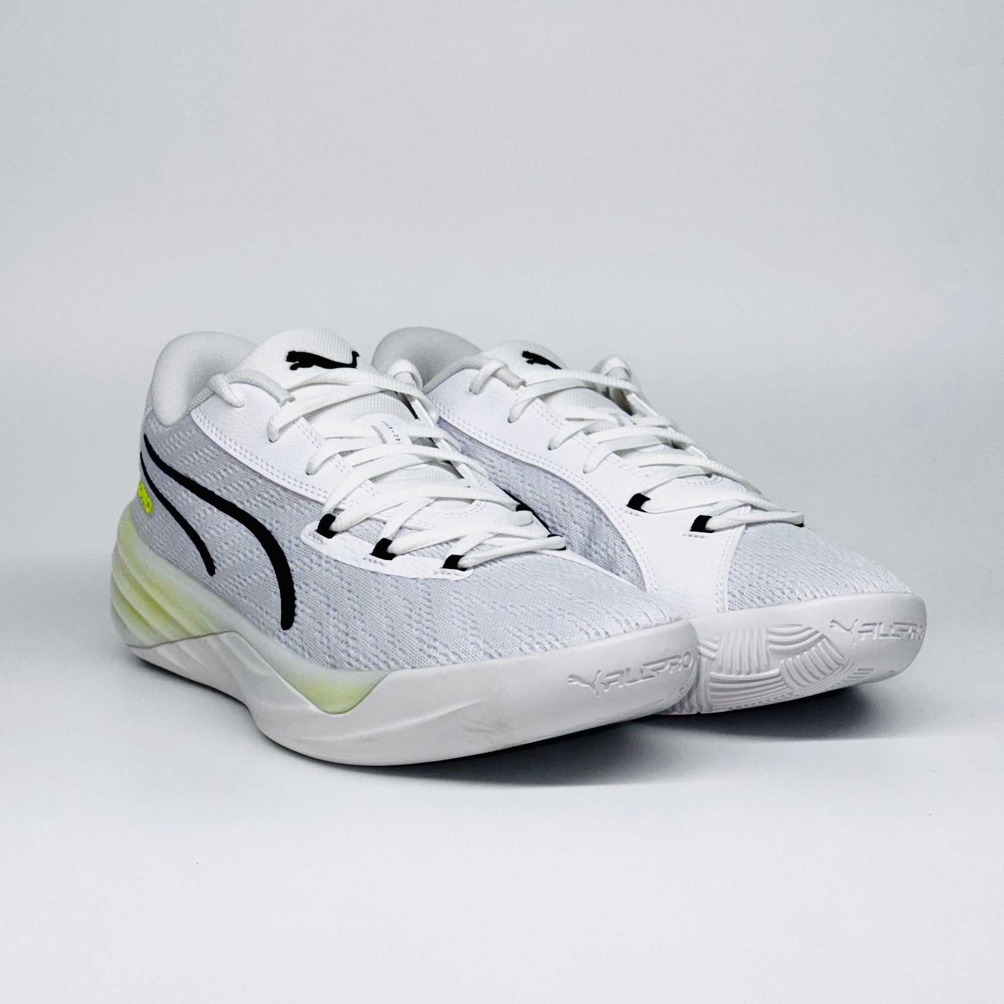 Чоловічі кросівки PUMA All-Pro Nitro White-Lime S, пара оригінального спортивного взуття для баскетболу.