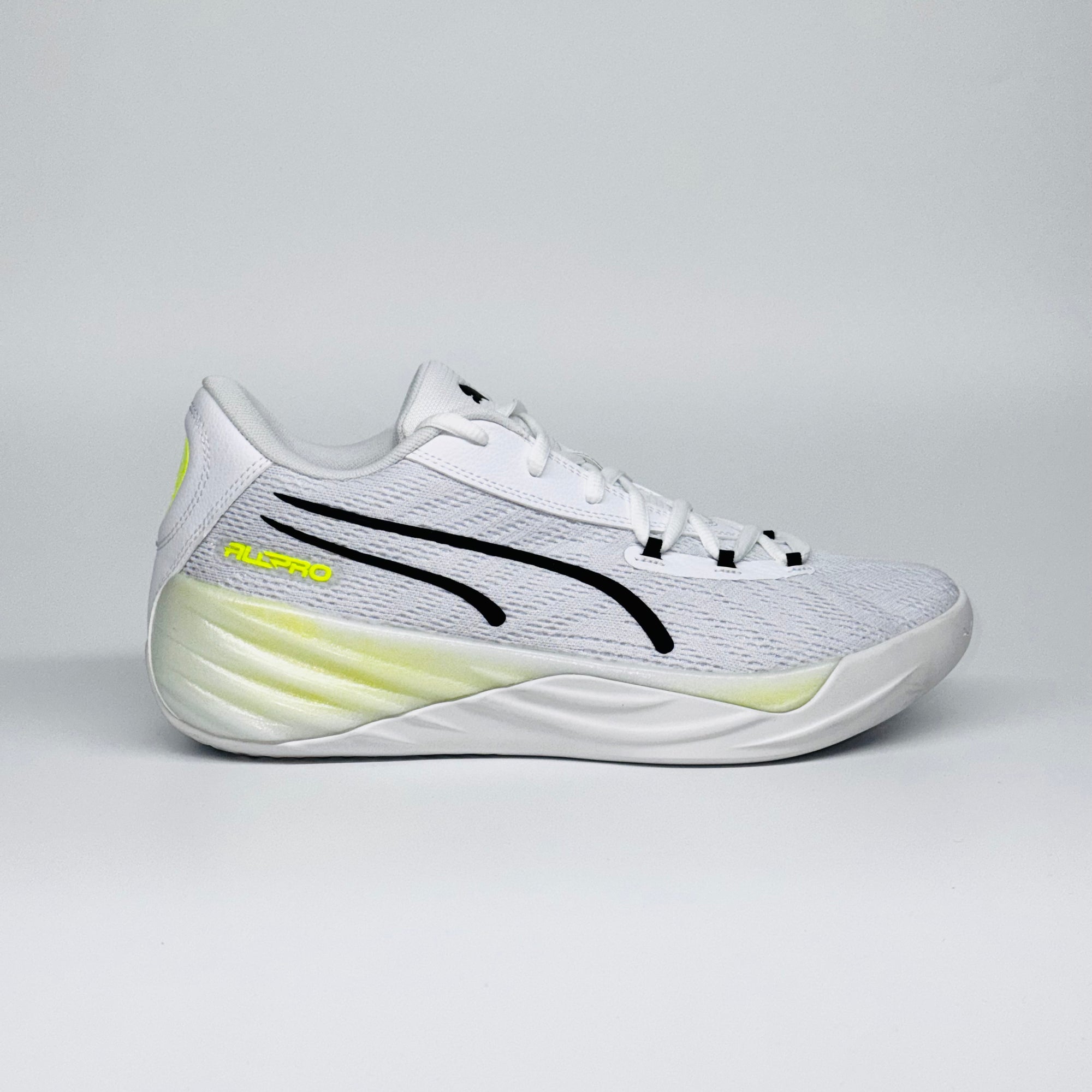 Чоловічі кросівки PUMA All-Pro Nitro White-Lime S білі з лаймовим, баскетбольні кросівки вид збоку.
