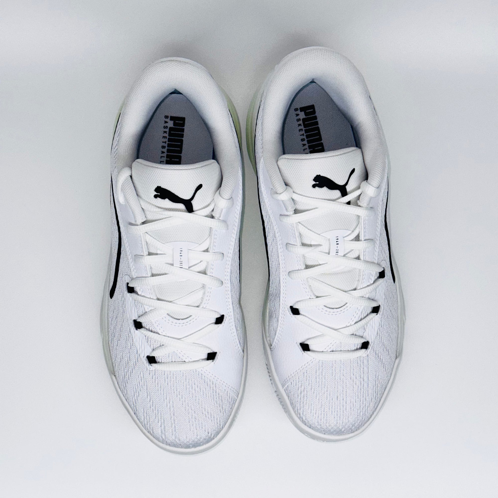 Чоловічі кросівки PUMA All-Pro Nitro White-Lime S, вид зверху на дихаючу сітку та білу шнурівку.
