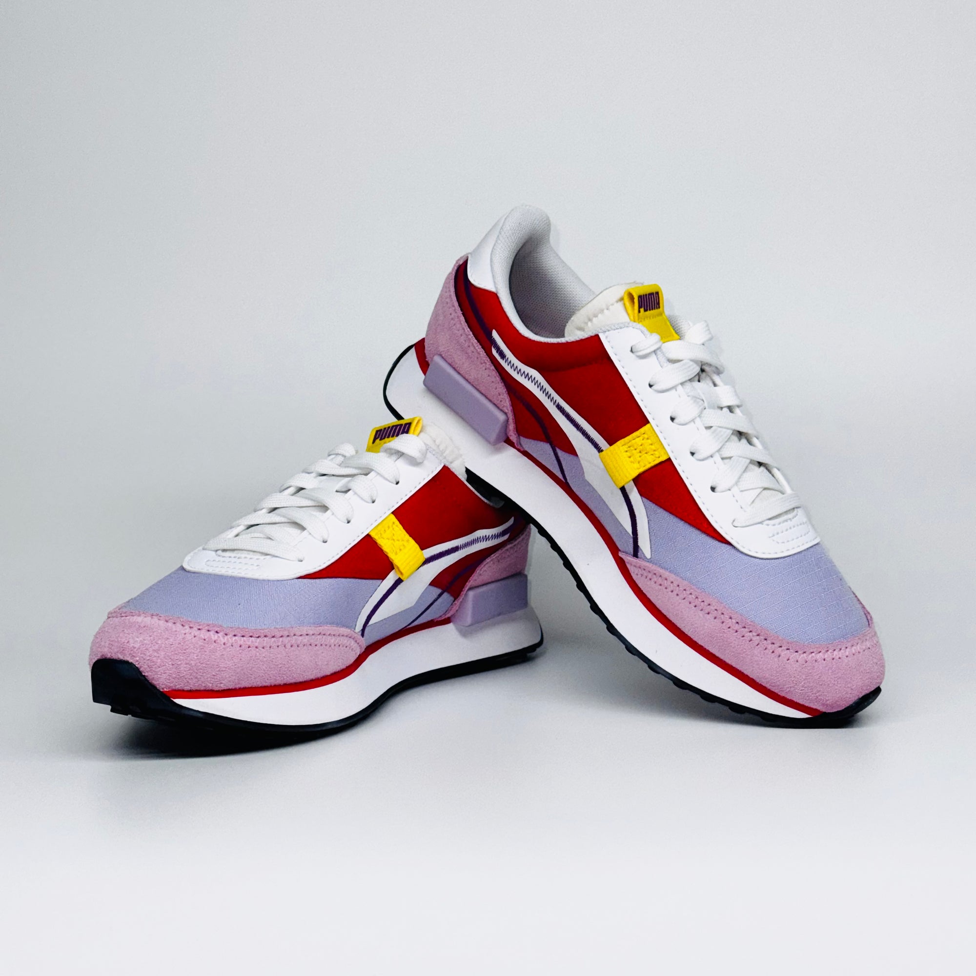 Жіночі кросівки Puma Future Rider Twofold Nr Wns: яскравий дизайн колор-блок з рожевими та червоними деталями.