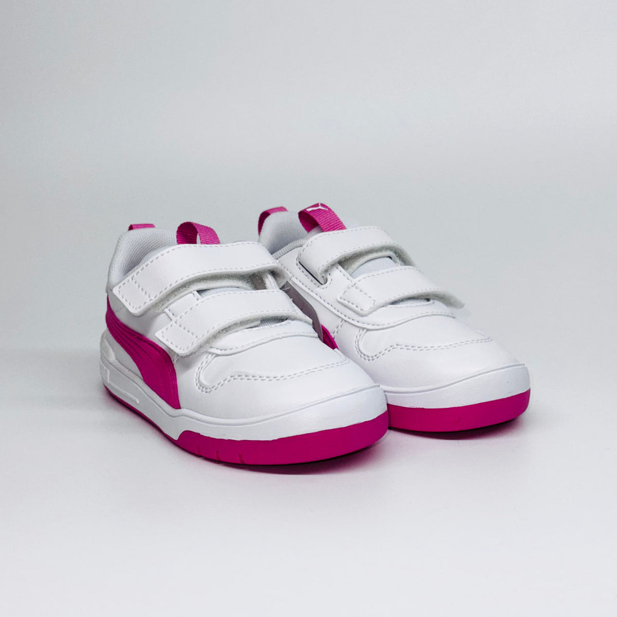 Дитячі кросівки Puma Multiflex Sl V, пара біло-рожевого спортивного взуття для дівчаток.
