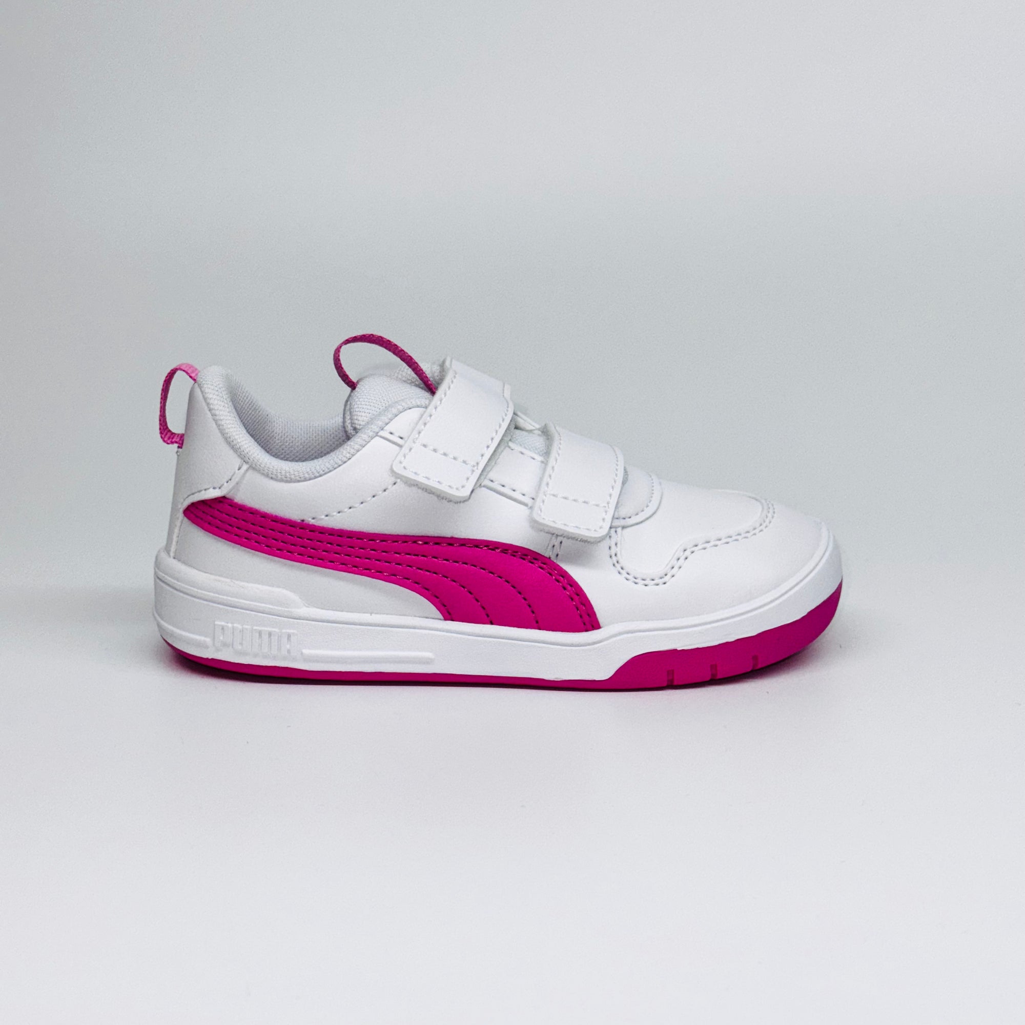 Дитячі кросівки Puma Multiflex Sl V білого кольору з рожевими вставками, вид збоку.