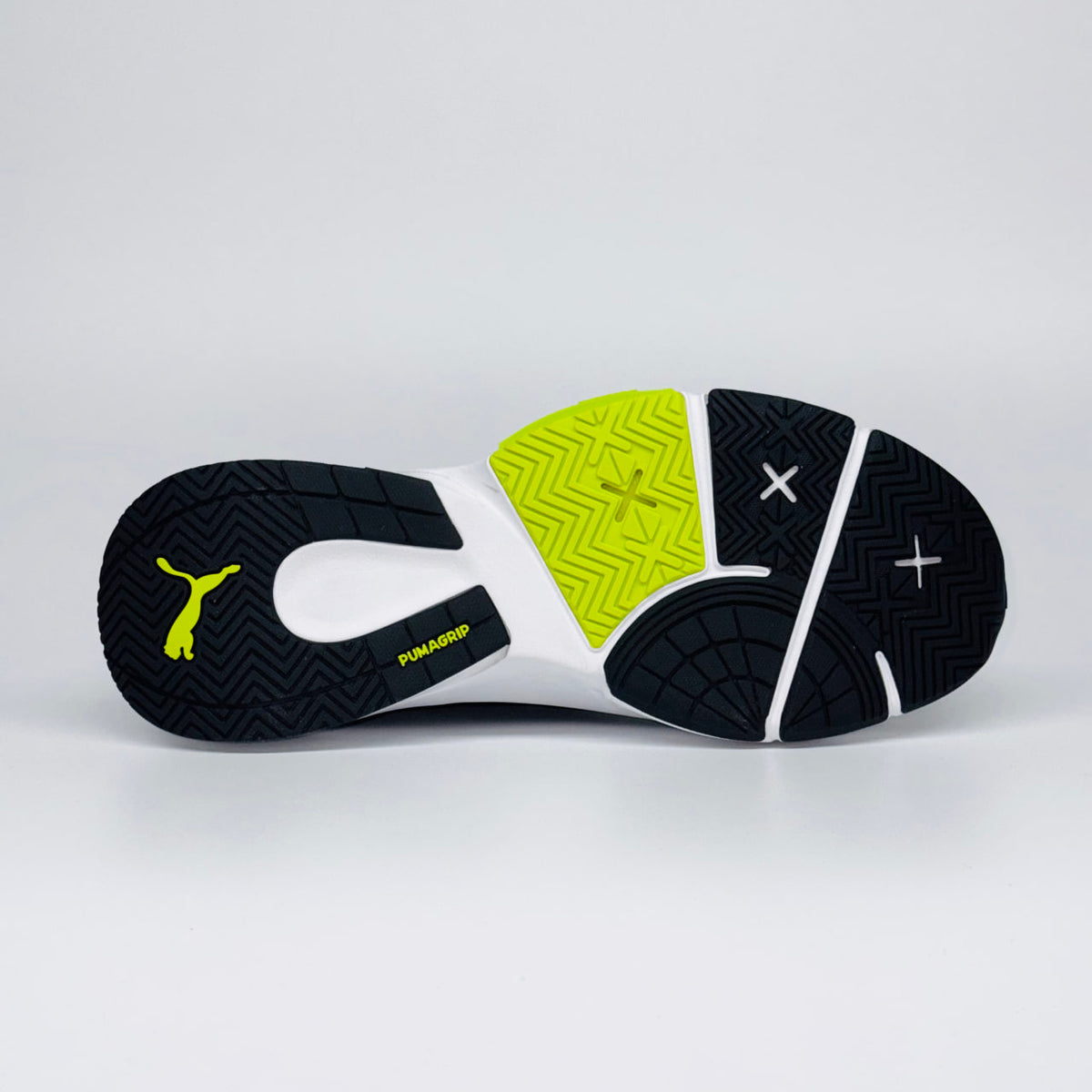 Чоловічі кросівки PUMA PWR Frame TR 3, фірмова підошва з логотипом.