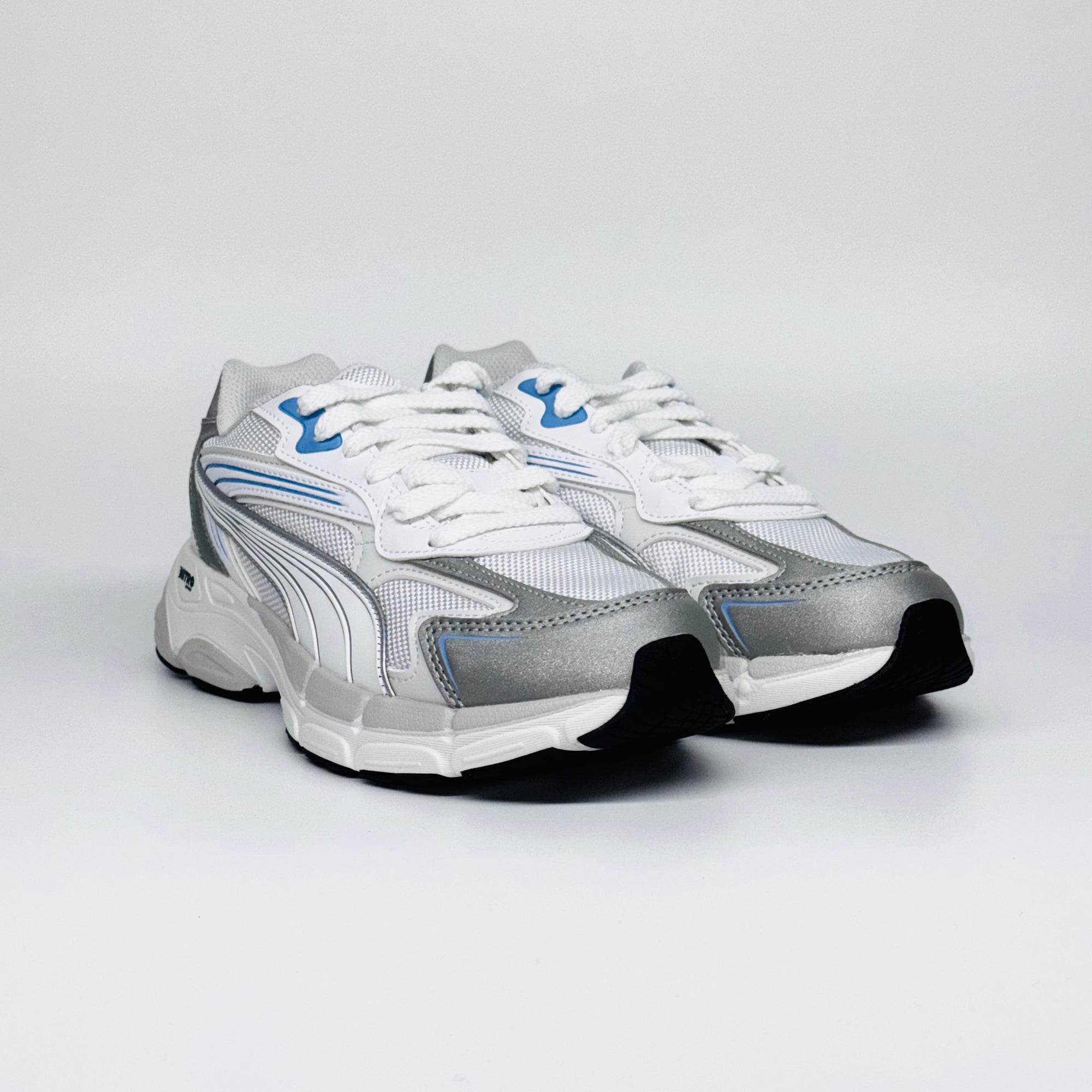 Чоловічі кросівки PUMA Teveris NITRO Noughties, пара оригінального спортивного взуття на шнурівці.