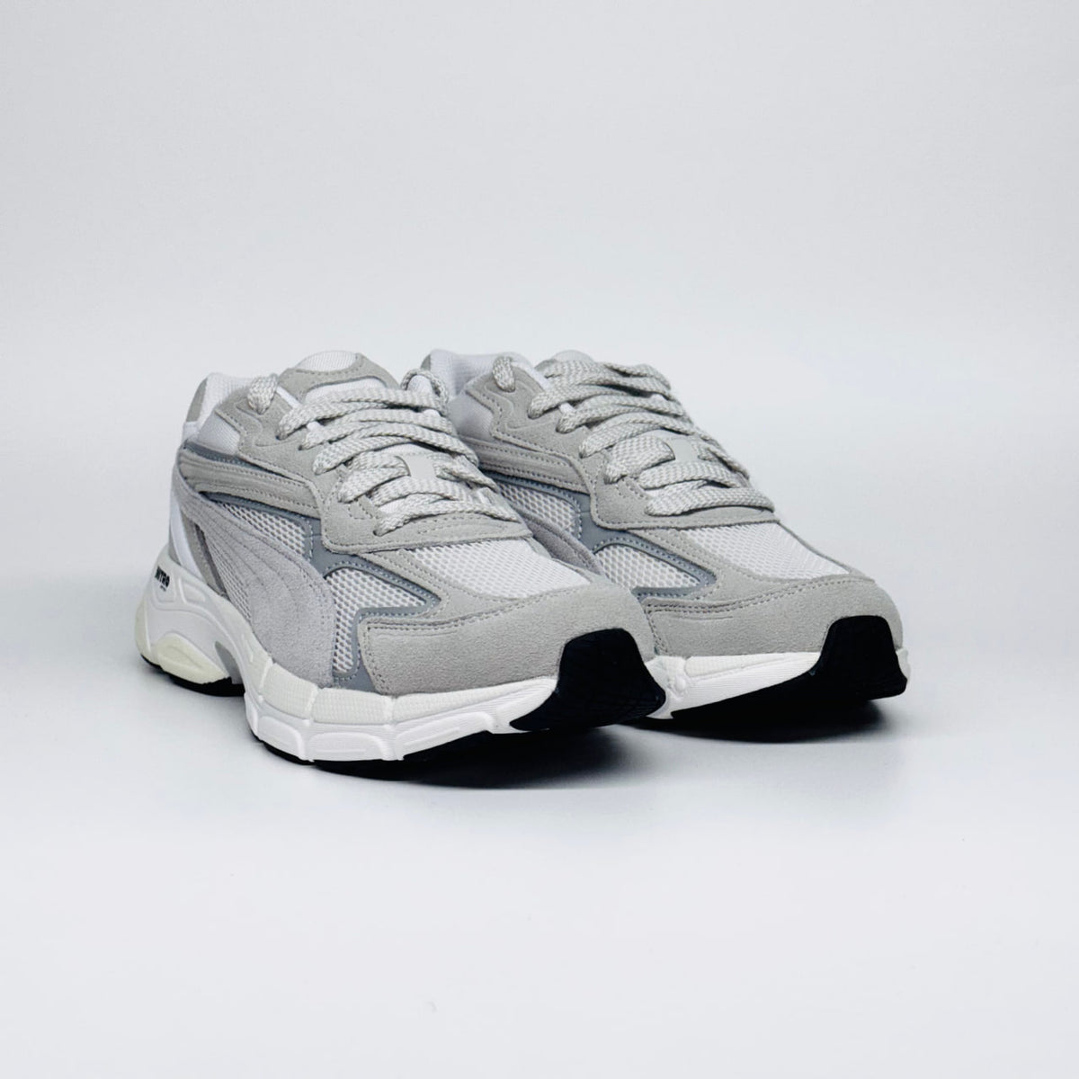Чоловічі кросівки PUMA Teveris NITRO, пара оригинального спортивного взуття на шнурівці.