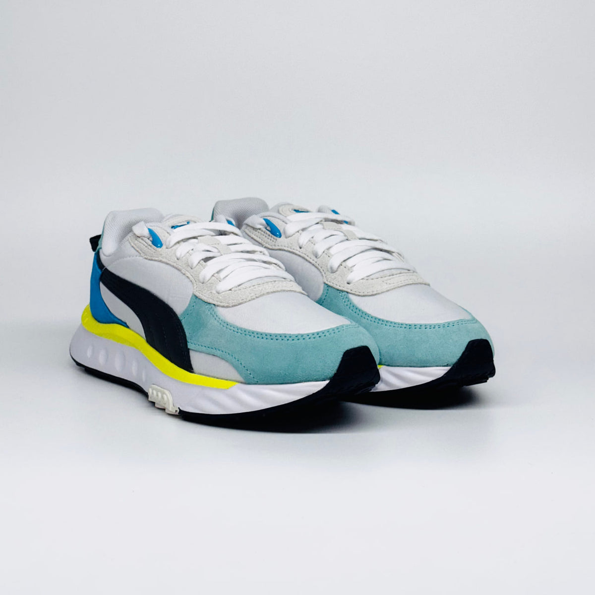 Чоловічі кросівки PUMA Wild Rider Rollin', пара оригінального повсякденного взуття в стилі колор-блок. 