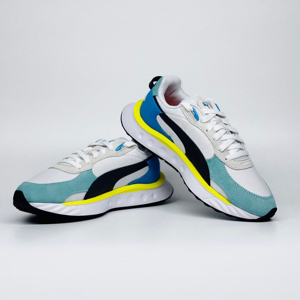 Чоловічі кросівки PUMA Wild Rider Rollin', стильні багатошарові кросівки із замшевими та нейлоновими вставками. 