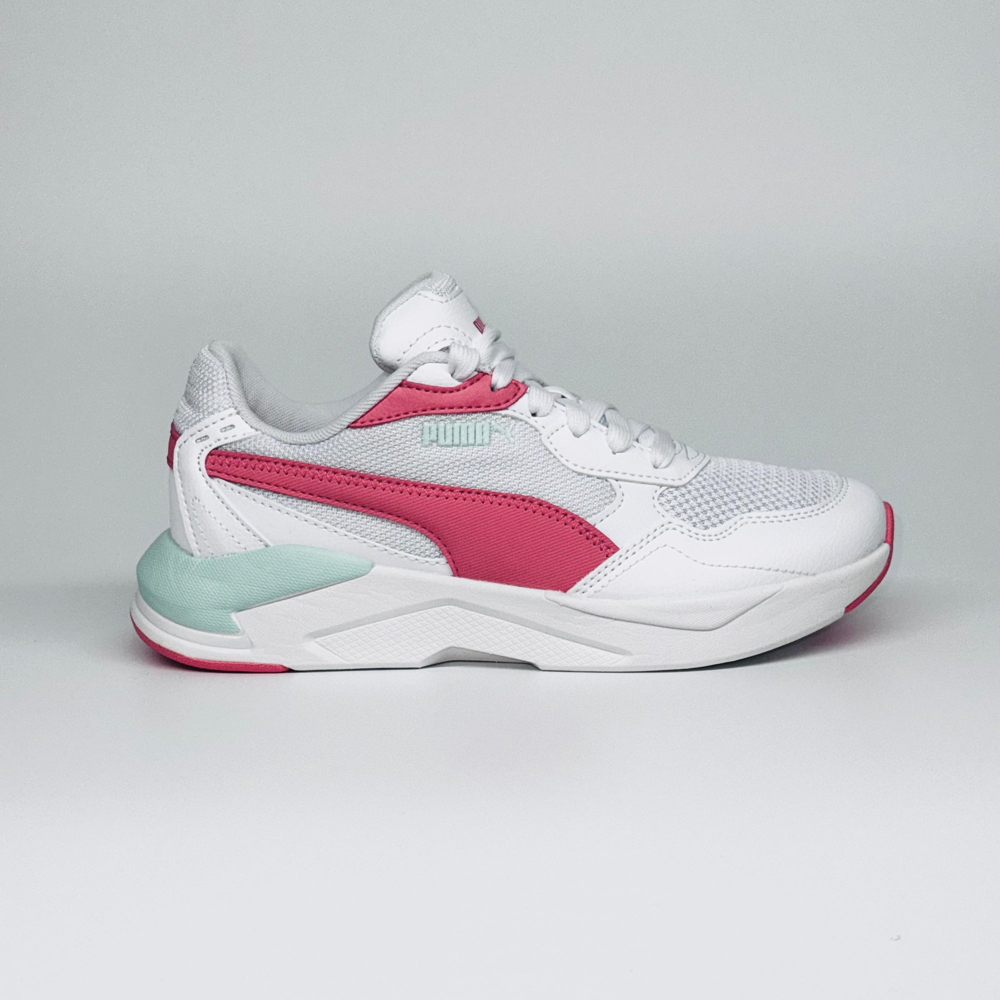 Жіночі кросівки Puma X-Ray Speed Lite Jr Loveable білі з рожевими та зеленими акцентом, вид збоку.