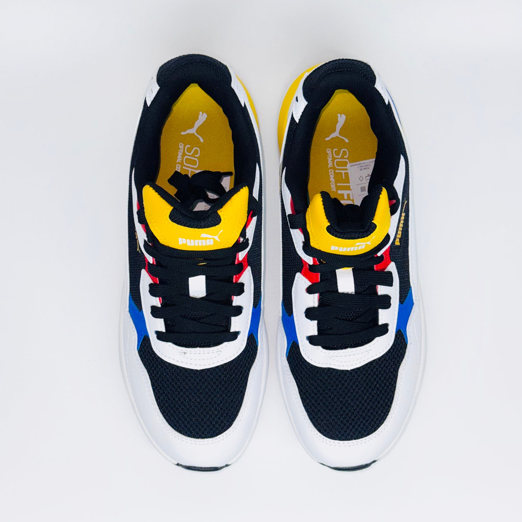 Вид зверху на чоловічі кросівки Puma X Ray Speed Lite: деталі шнурівки та язичок.