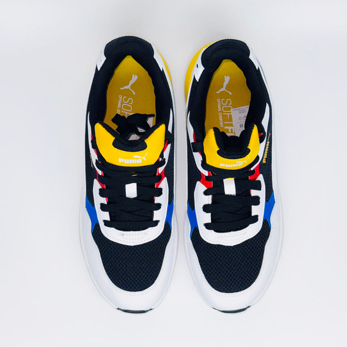 Вид зверху на чоловічі кросівки Puma X Ray Speed Lite: деталі шнурівки та язичок.