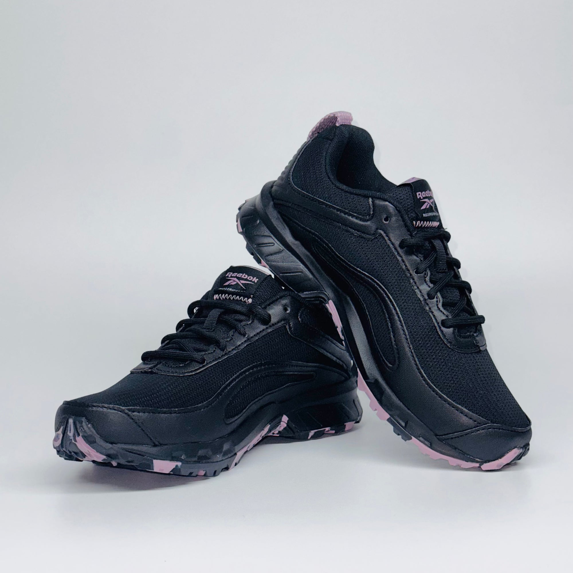 Жіночі кросівки Reebok Ridgerider 6.0: надійне взуття для ходьби, трекінгу та активного відпочинку.