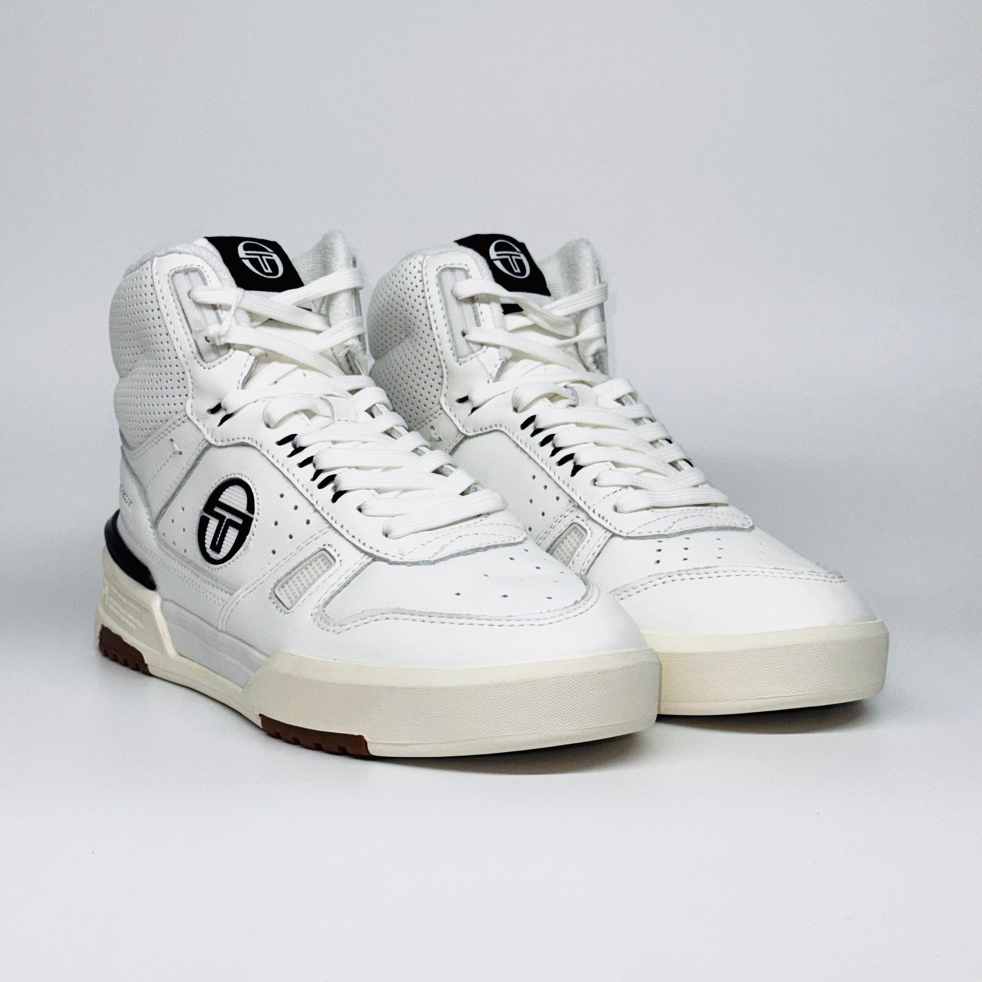 Чоловічі кросівки Sergio Tacchini BB Court Hi, пара високих білих кедів на шнурівці.