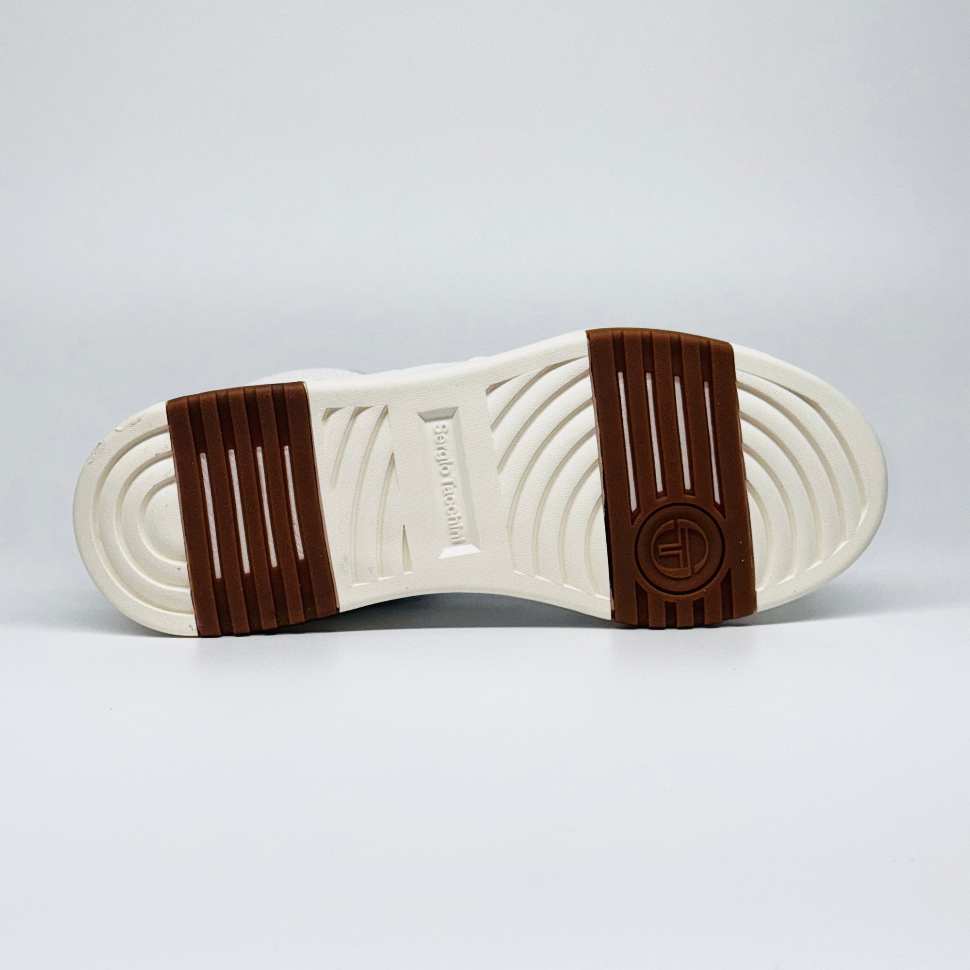 Чоловічі кросівки Sergio Tacchini BB Court Hi, плоска вінтажна підошва з коричневим протектором.