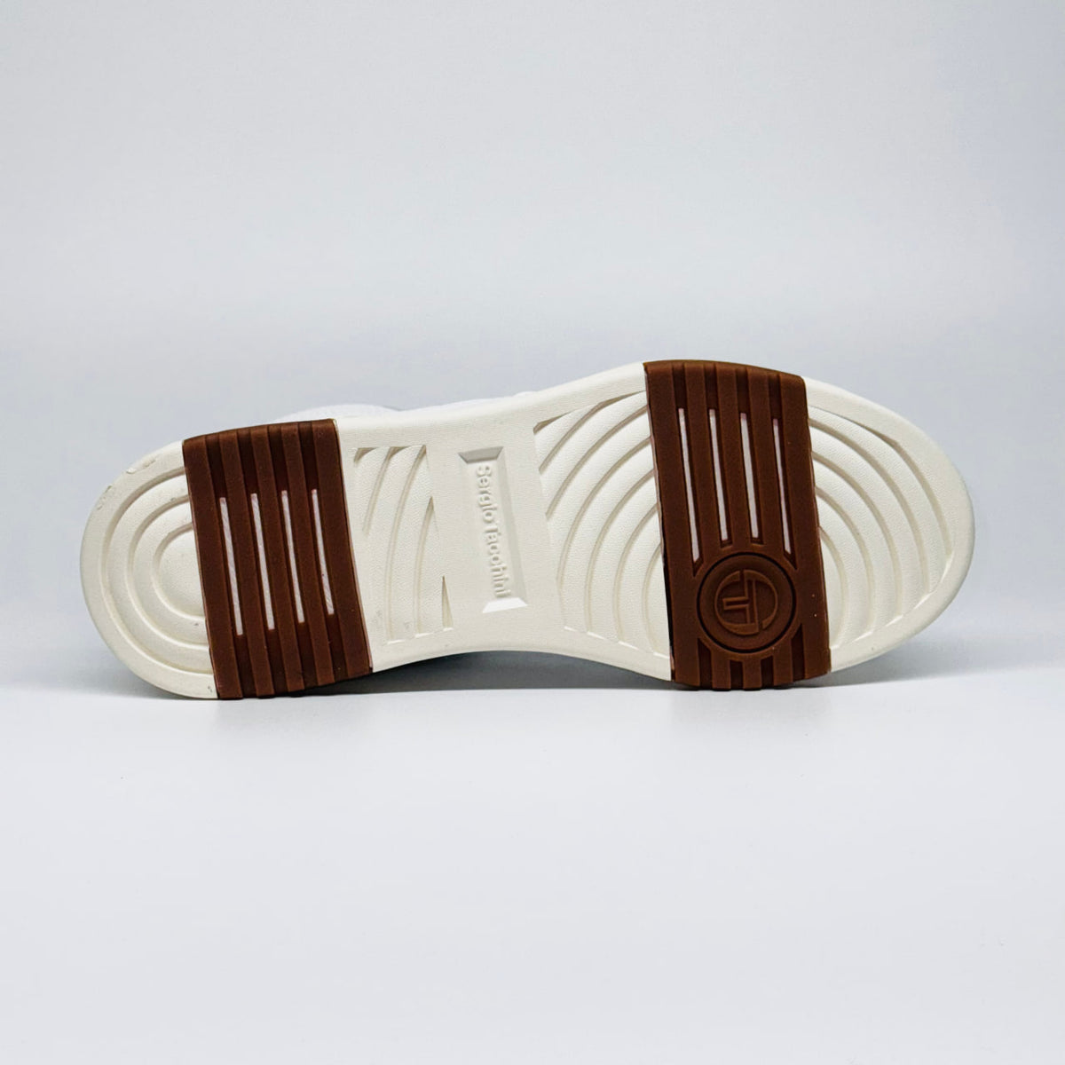 Чоловічі кросівки Sergio Tacchini BB Court Hi, плоска вінтажна підошва з коричневим протектором.