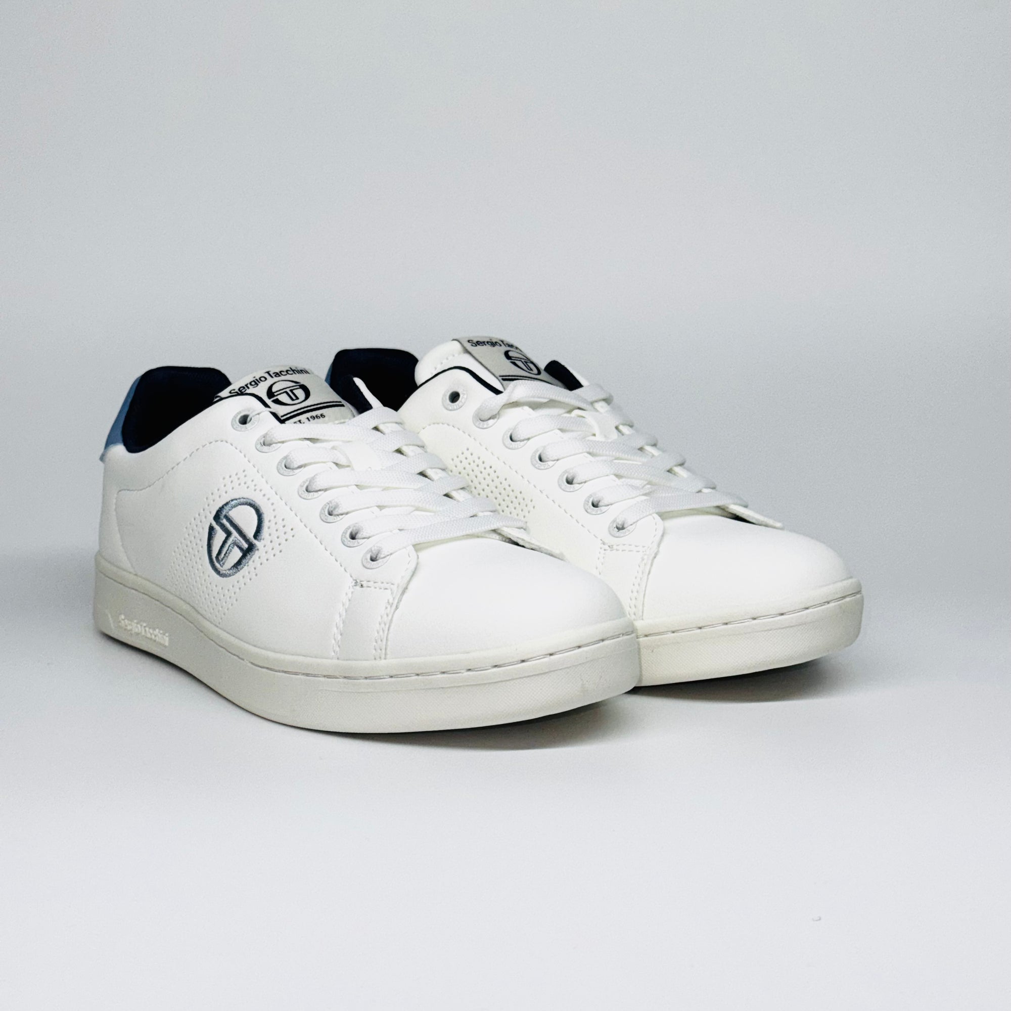 Чоловічі кеди Sergio Tacchini Gran Torino Refresh White Blue, пара білих низьких кросівок на шнурівці.