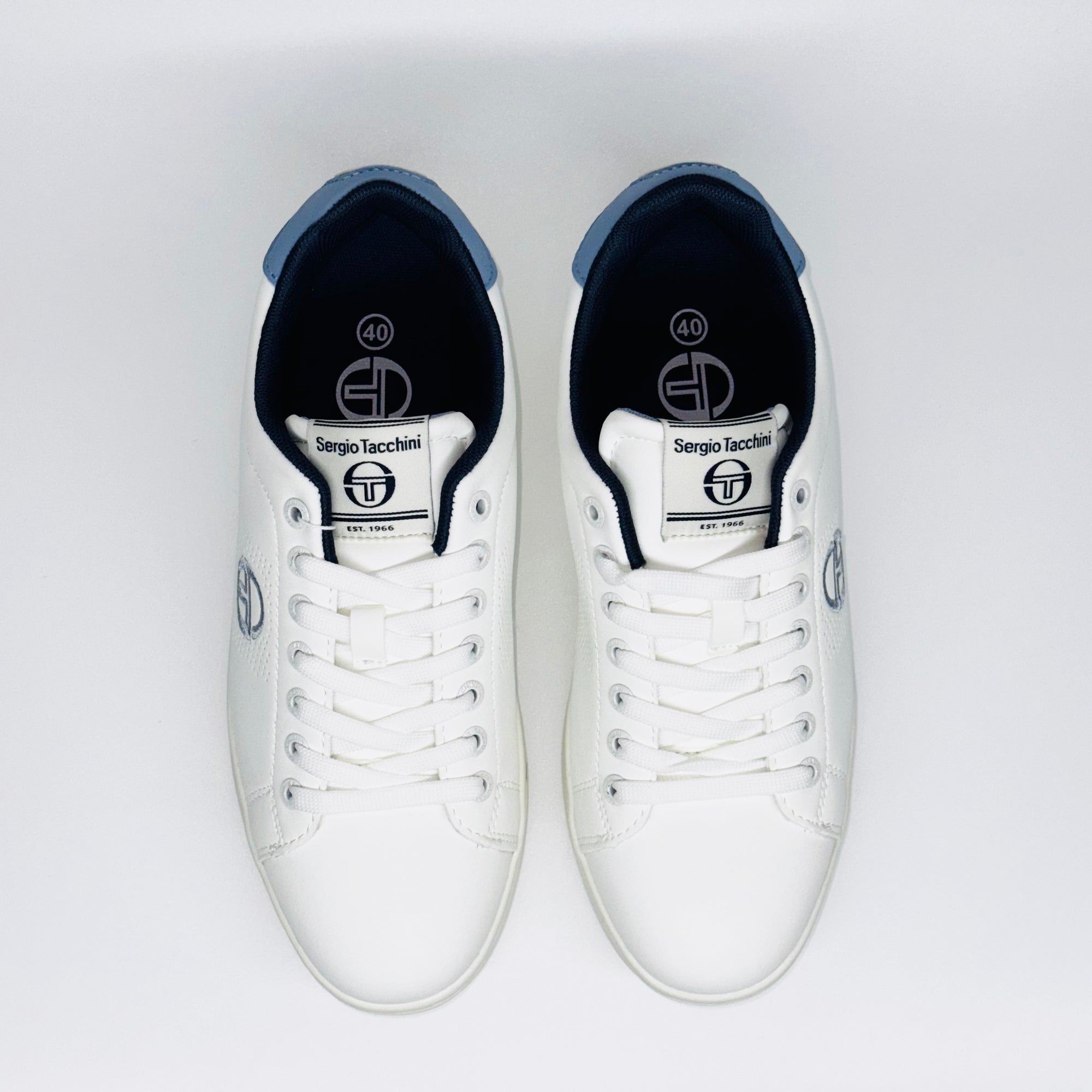 Чоловічі кеди Sergio Tacchini Gran Torino Refresh White Blue, вид зверху на білу шнурівку взуття.